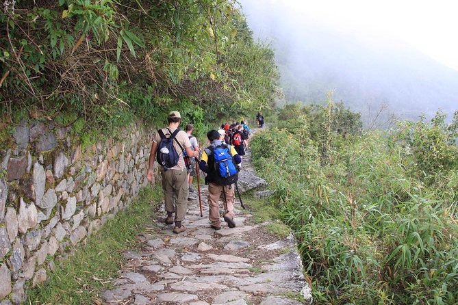 2-Day Private Short Inca Trail to Machu Picchu - Sunset descent and Aguas Calientes sleep: what to expect overnight