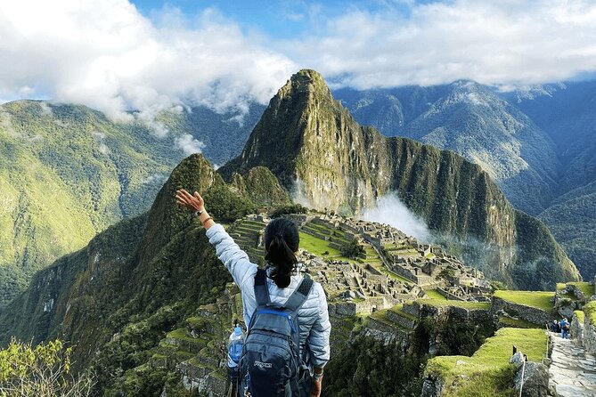 2 Day Sacred Valley and Machu Picchu Guided Tour from Cusco - Sacred Valley Morning Stops: Q’orao Textiles, Taray Views, and Pisac Crafts