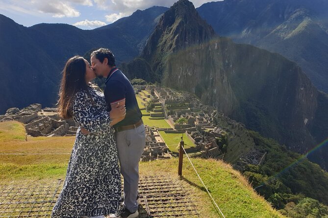 2-Day Sacred Valley & Machu Picchu Group Tour from Cusco - Day 1: the Sacred Valley loop from Chinchero to Ollantaytambo