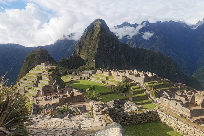 2-Day Tour in Sacred Valley and Machu Picchu from Cusco - Pisac Archaeological Park: early ruins, guided meaning