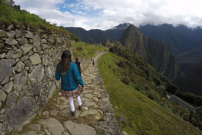 4 Days Inca Trail To Machu Picchu - Day 3: Runcurakay, Chaquicocha, and Phuyupatamarca above the clouds