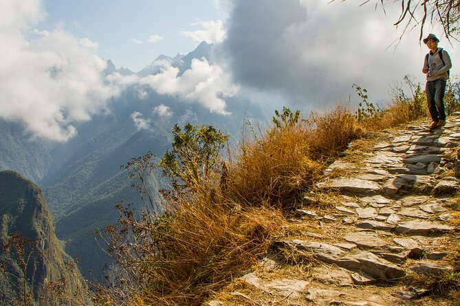 4 Days Inca Trail To Machu Picchu - Day-by-day walking: from km 82 to Huayllabamba camp