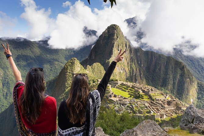 7 Day Exploration Tour from Cusco to Lima - Day 1 in Lima: Huaca Pucllana, Plaza de Armas, San Francisco catacombs, and night fountains