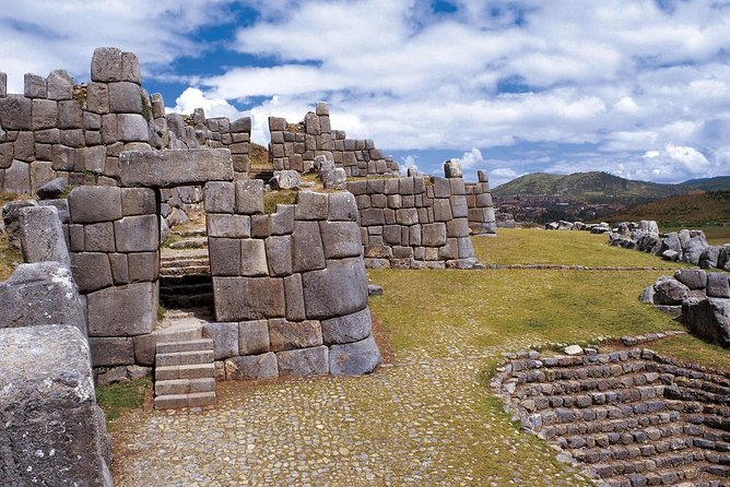 7-Day: Sacred Valley, MachuPichu, Rainbow Mountain, Humantay Lake - Day 1 in Cusco: Koricancha to Tambomachay (with a guided Inca warm-up)