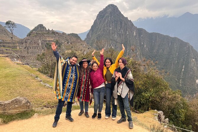 "Aventura Inca: 4 Días en la Ciudad Perdida" - Machu Picchu Day: timed entry, a guided 2.5-hour walk, then your own exploring