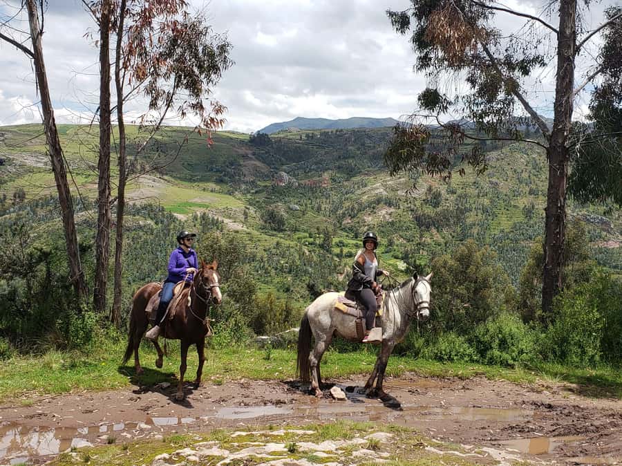 Cusco: 3-Hour Horse Riding Tour to the Temple of the Moon - Guides who make it feel safe (and actually interesting)
