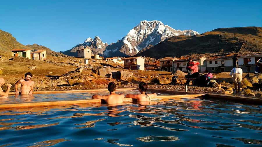 Cusco: Ausangate Tour 7 Lagoons full day - What you’ll see on the trail: birds, alpacas, llamas, and vizcachas