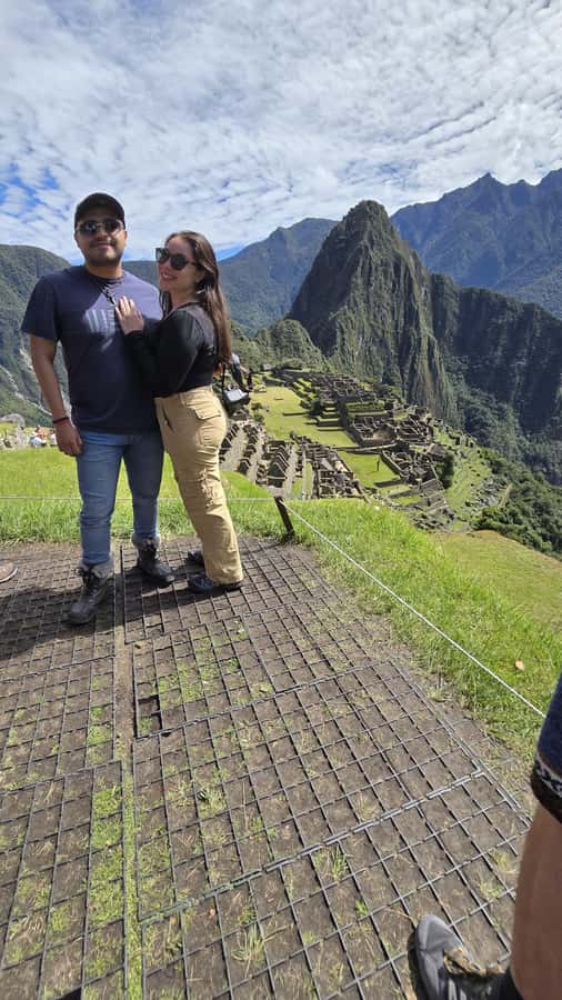 Cusco: Machu Picchu Day Trip with Train + Entrance ticket - Ollantaytambo train to Aguas Calientes: the view portion