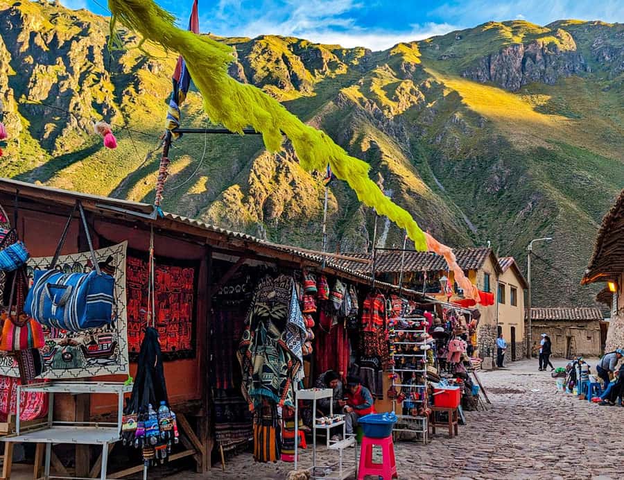 Cusco:Chinchero,Moray & Salt Mines drop-off in Ollantaytambo - Urubamba buffet lunch: a real break before the stairs