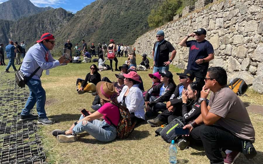From Cusco: 1-day Machu Picchu Tour by Train - The tourist train ride to Aguas Calientes: comfort plus Andes views