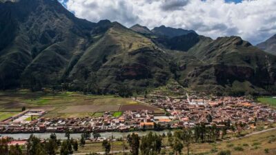 From Cusco: Sacred Valley ending in Ollantaytambo and Lunch - Cusco hotel pickup and the Urubamba River corridor