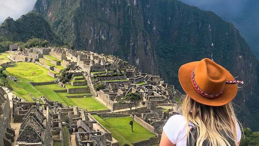 Machu Picchu: 1-day tour by Vistadome Panoramic train - Guided time plus real photo time (not just a rushed stop)