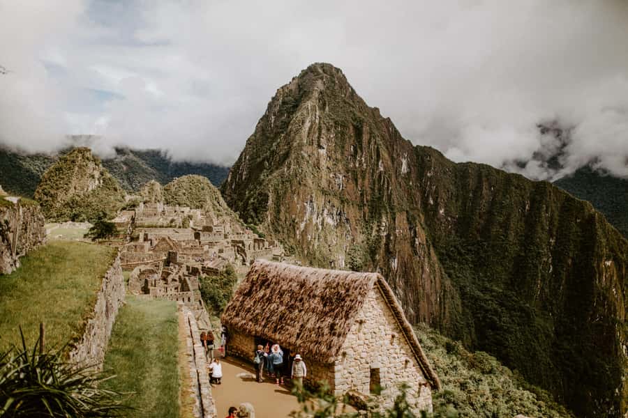 Machu Picchu: Full-Day Tour from Cusco with Optional Lunch - Bus up to the citadel gates: the climb you should expect