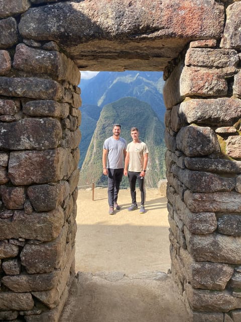 Machu Picchu: Group Guided Tour - Guides from the Andes: what “professional” looks like on-site