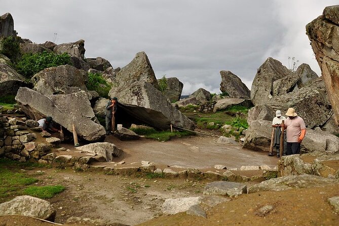 Machu Picchu Private Archaeological and Historical Guided Tour - Huayna Picchu at a glance: big mountain views from Machu Picchu