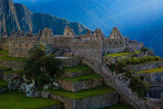 Machu Picchu Tour By Train (2 Days) - Day 2: First-bus entry and a guided Machu Picchu tour with Ruben