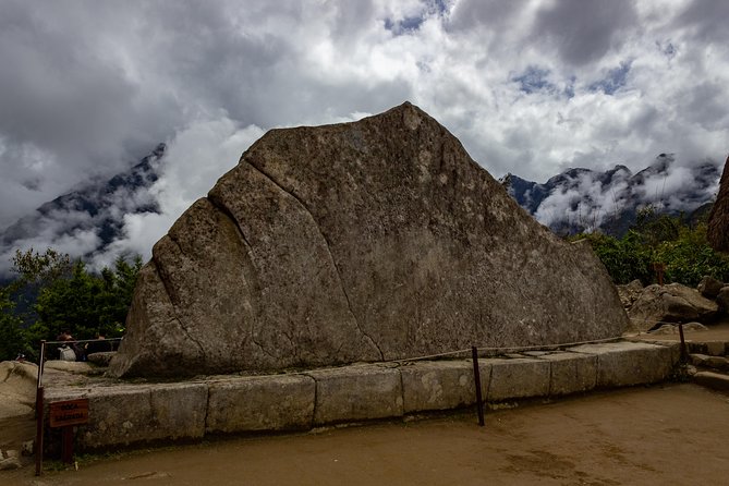 MachuPicchu Private Full Day Tour by Vistadome train from Cusco - Meeting your guide in Aguas Calientes and the bus up to 2,430 meters