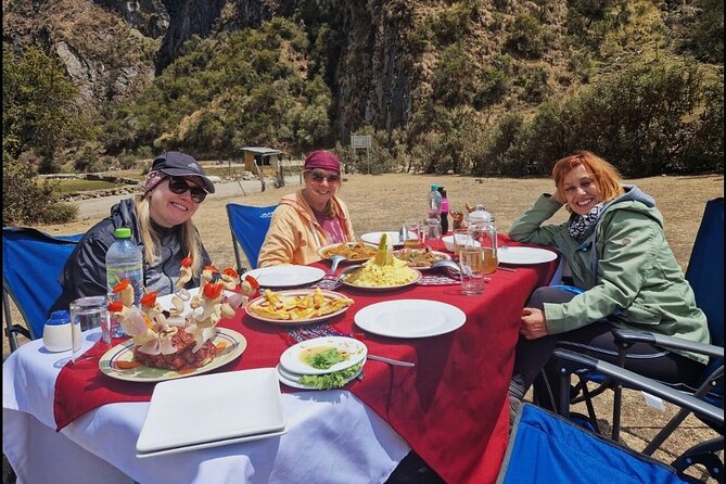 Rainbow Mountain & Red Valley Premium Tour with picnic - Lunch back at the trailhead: buffet reset with local ingredients