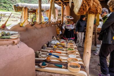 Sacred Valley and Machu Picchu Tour in 2 days with Peru Vip - Day 1 from Cusco to Pisac: terraces, weaving, and market time