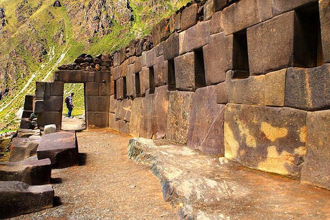 Sacred Valley Private Tour: Chinchero, Ollantaytambo and Pisaq - Guides and the Day’s Quality: Viktor, Percy, and the Value of Real Time