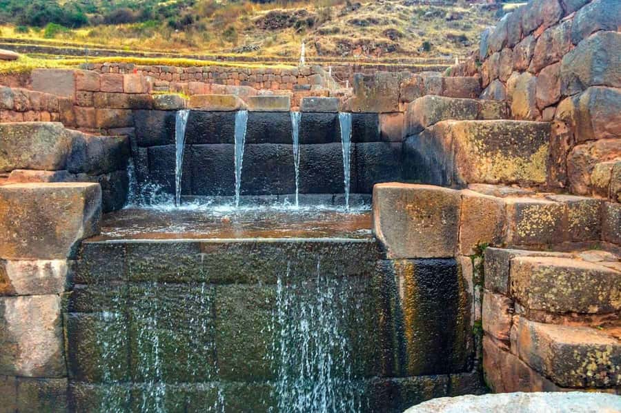 SOUTH VALLEY CUSCO - Tipón: irrigation canals and terraces that still do their job