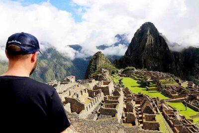 Tour to Machupicchu By Train Full-Day - Ollantaytambo to Aguas Calientes: the train timing and the view